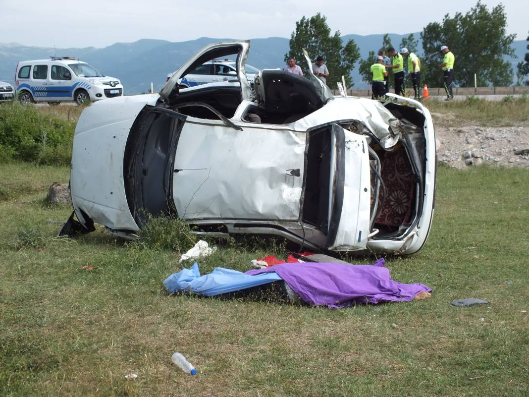 Tokat'ta feci kaza! Otomobil şarampole uçtu: Ölüler ve yaralılar var 5